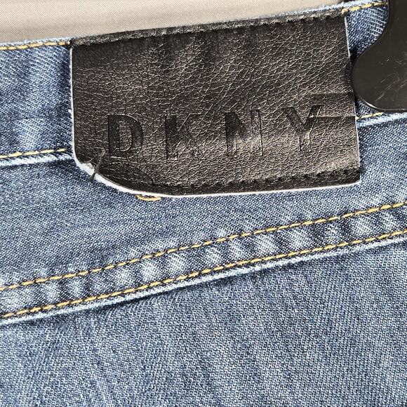 DKNY Mott Straight Jeans Womens 16 Blue Medium Wash Mid Rise Stretch Denim - Picture 8 of 10